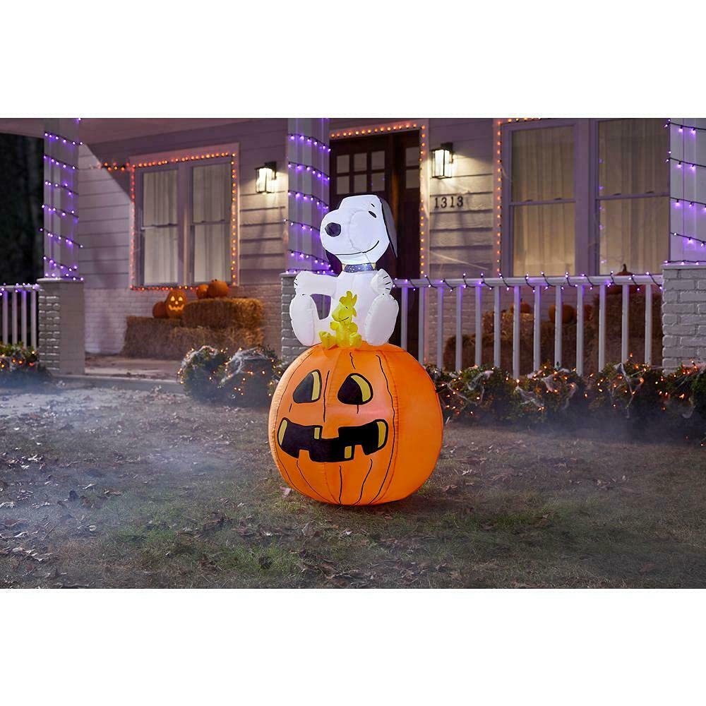 Gemmy Industries Halloween Peanuts Snoopy with Woodstock Sitting On Pumpkin Inflatable Airblown Light Up Yard Display