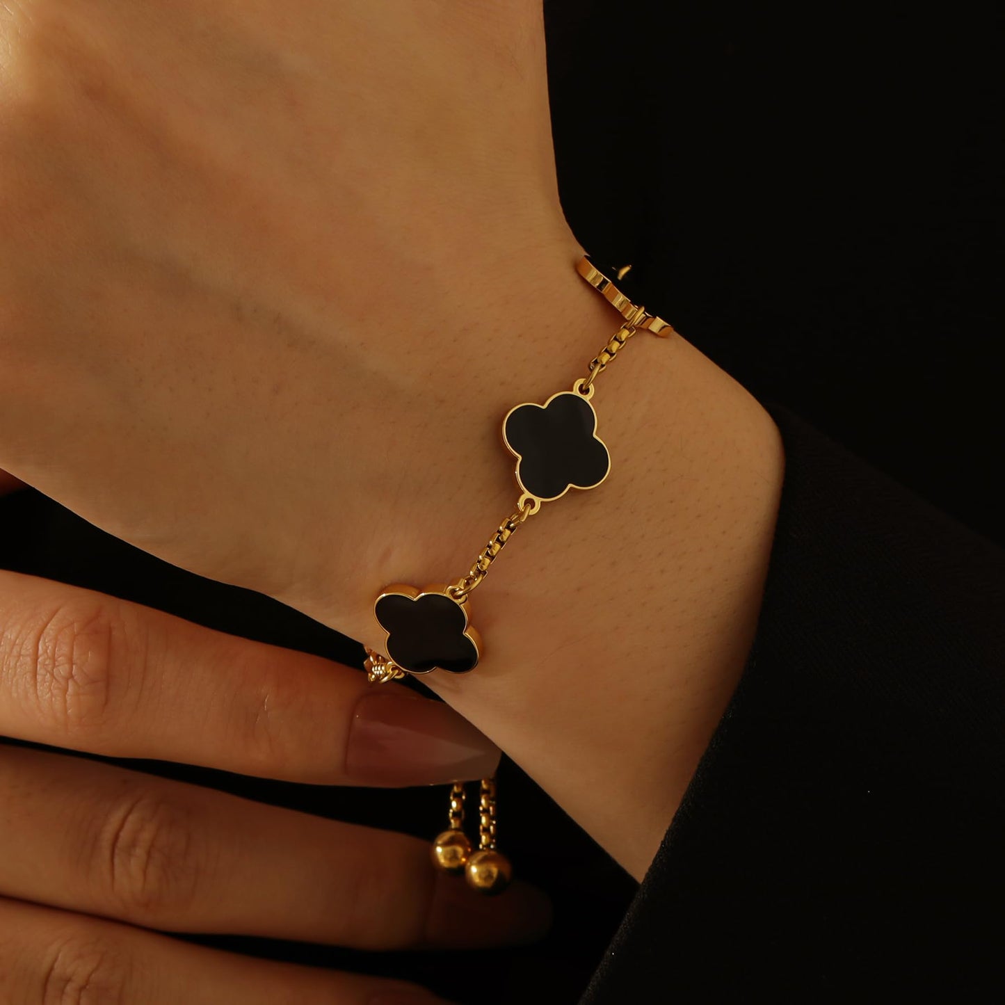 Dascus 18K Gold Plated Clover Lucky Bracelet for Women White/Black/Gold Flower Four Leaf Link Bracelets Trendy Jewelry Gifts for Women (Black)