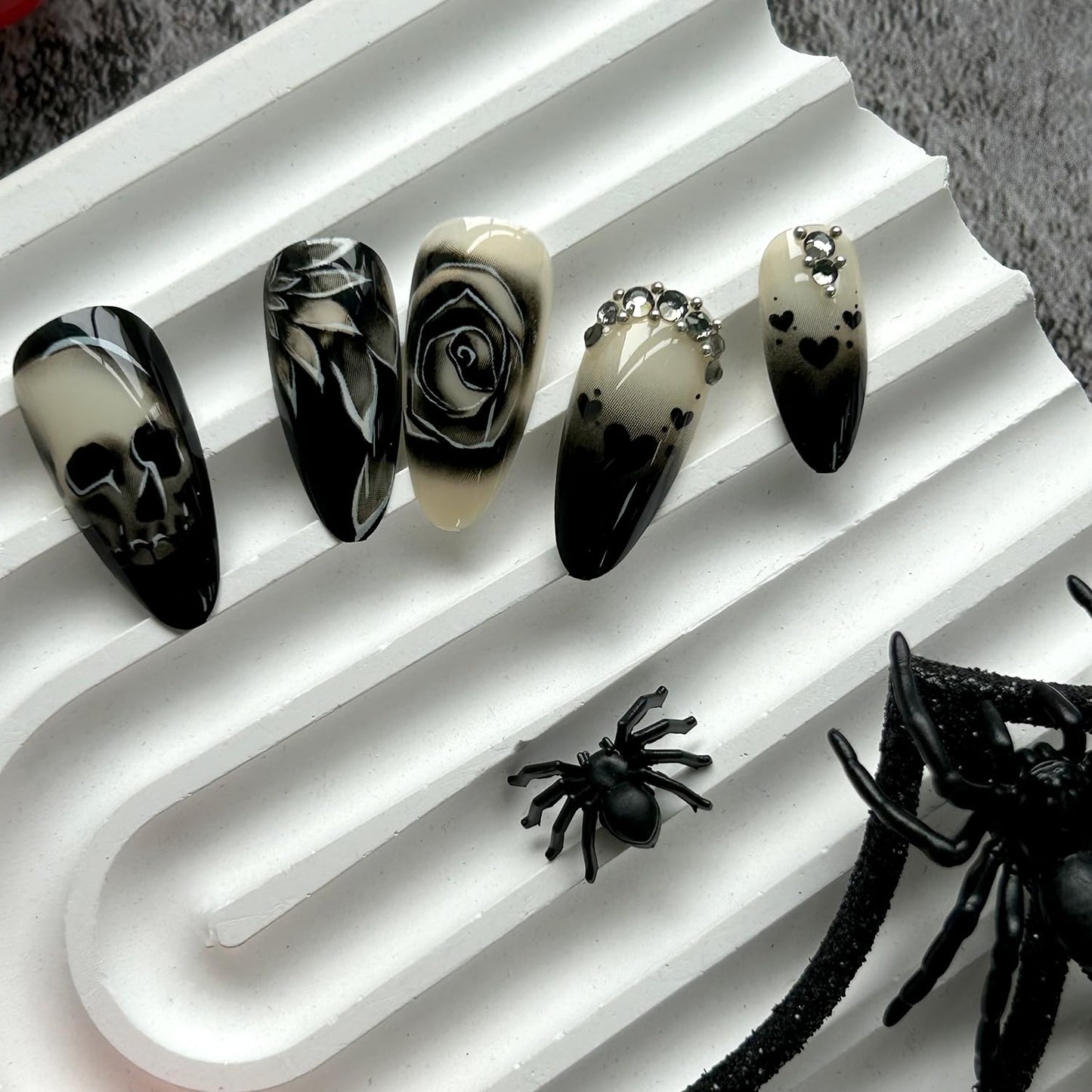 KKUUOO Stiletto Press-on Nails - Goth Fake Nails with Skull & Black Rose Design, Rhinestone Full Cover Acrylic Nails, 24pcs for Women, Girls & Halloween Manicure