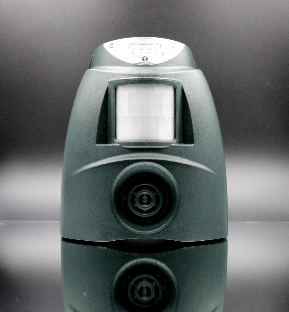 CLEANRTH TSBR620 Super Advanced Sonic & Ultrasonic Bird Repeller – Includes Triple Scan Technology