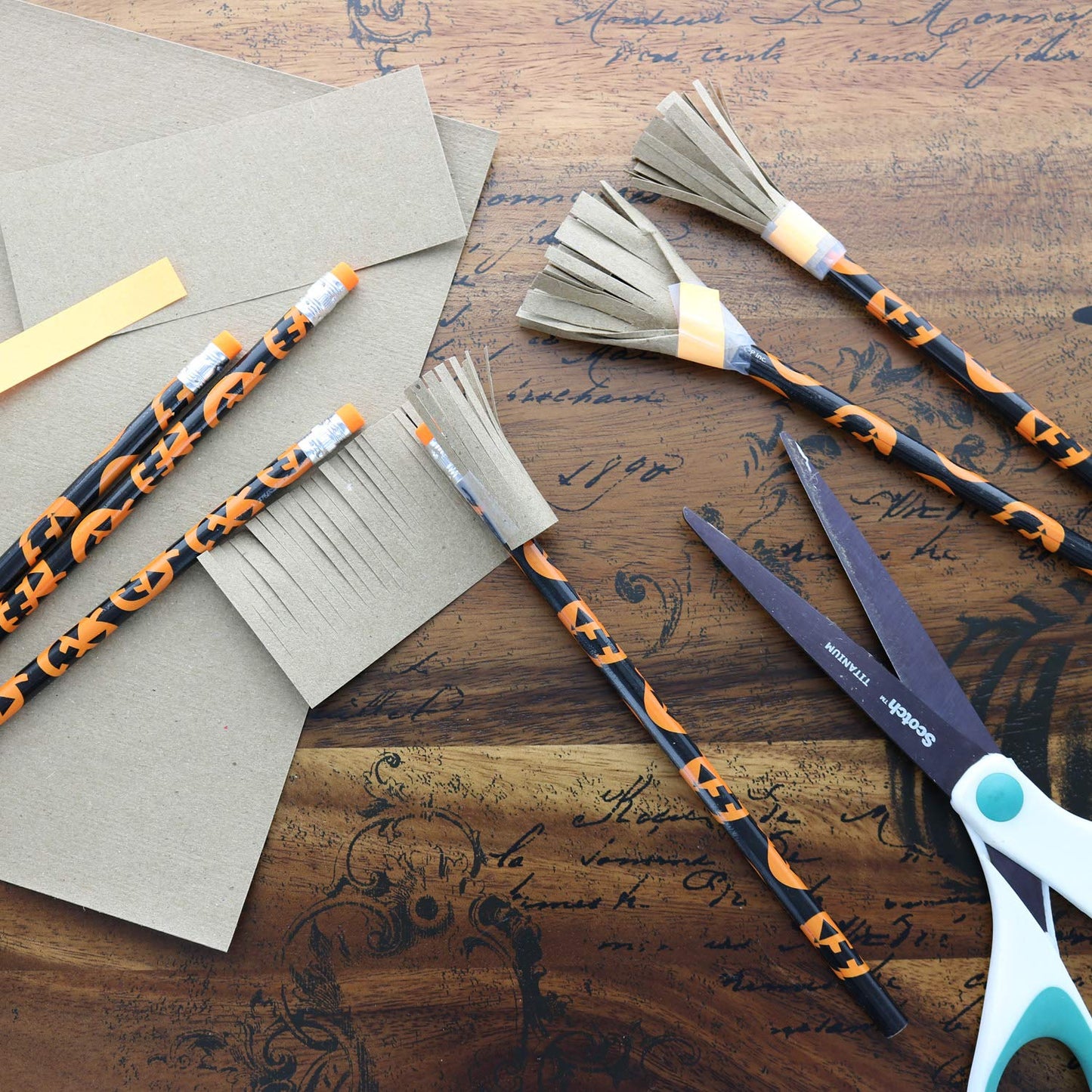 GiftExpress 48-Pack Halloween Pumpkin Pencils with Eraser, Halloween Treats for Kids, Classroom Prize, School Stationery, Halloween Décor, Jack O Lantern Pencils Party Favors (48pc Halloween)