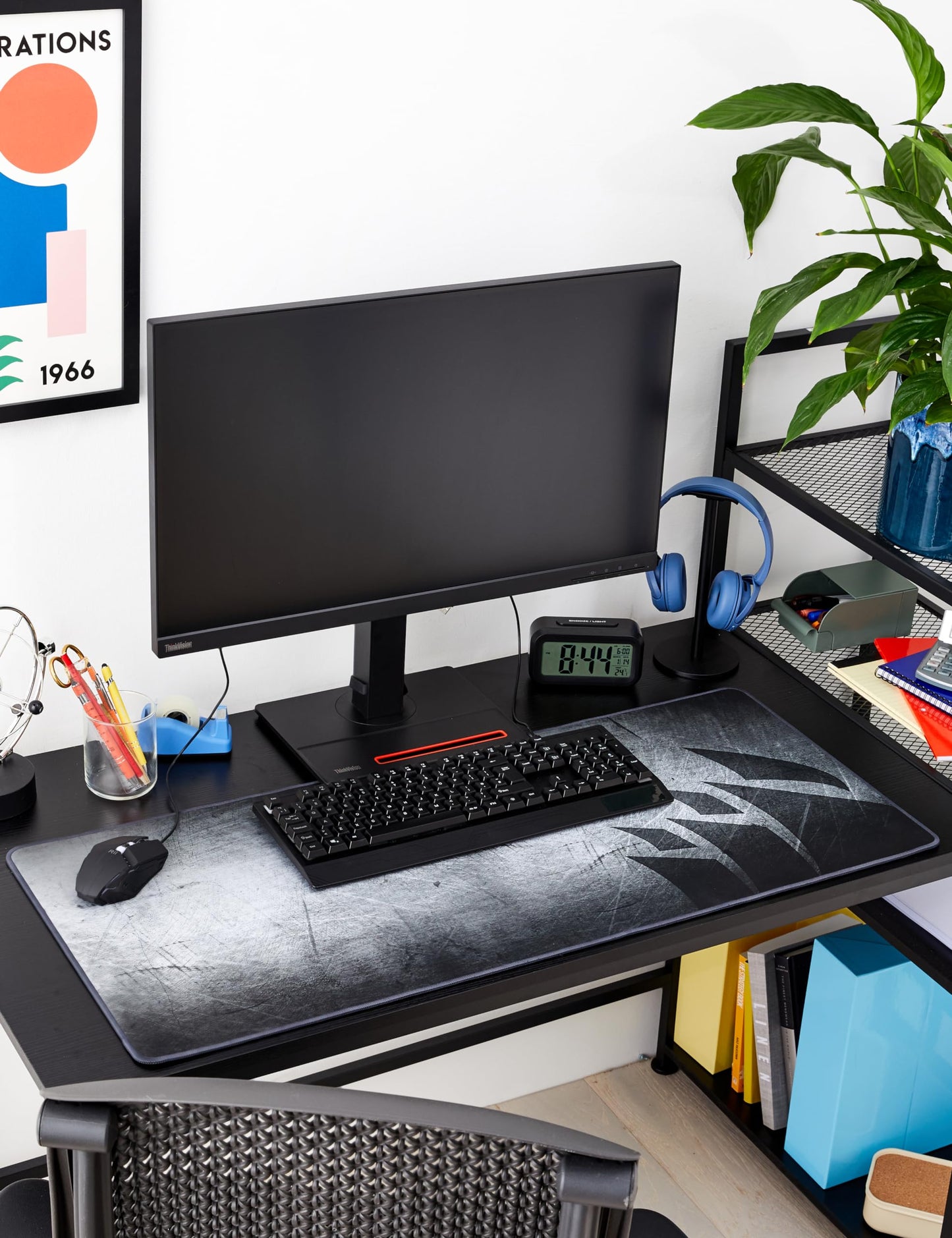 Corsair MM350 PRO Premium Spill-Proof Cloth Gaming Mouse Pad – Extended XL - Multicolor