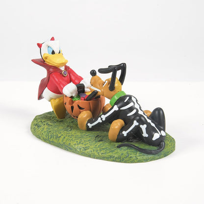 Department 56 Disney Village Halloween Accessories Donald and Pluto's Tussle Figurine, 2.25 Inch, Multicolor