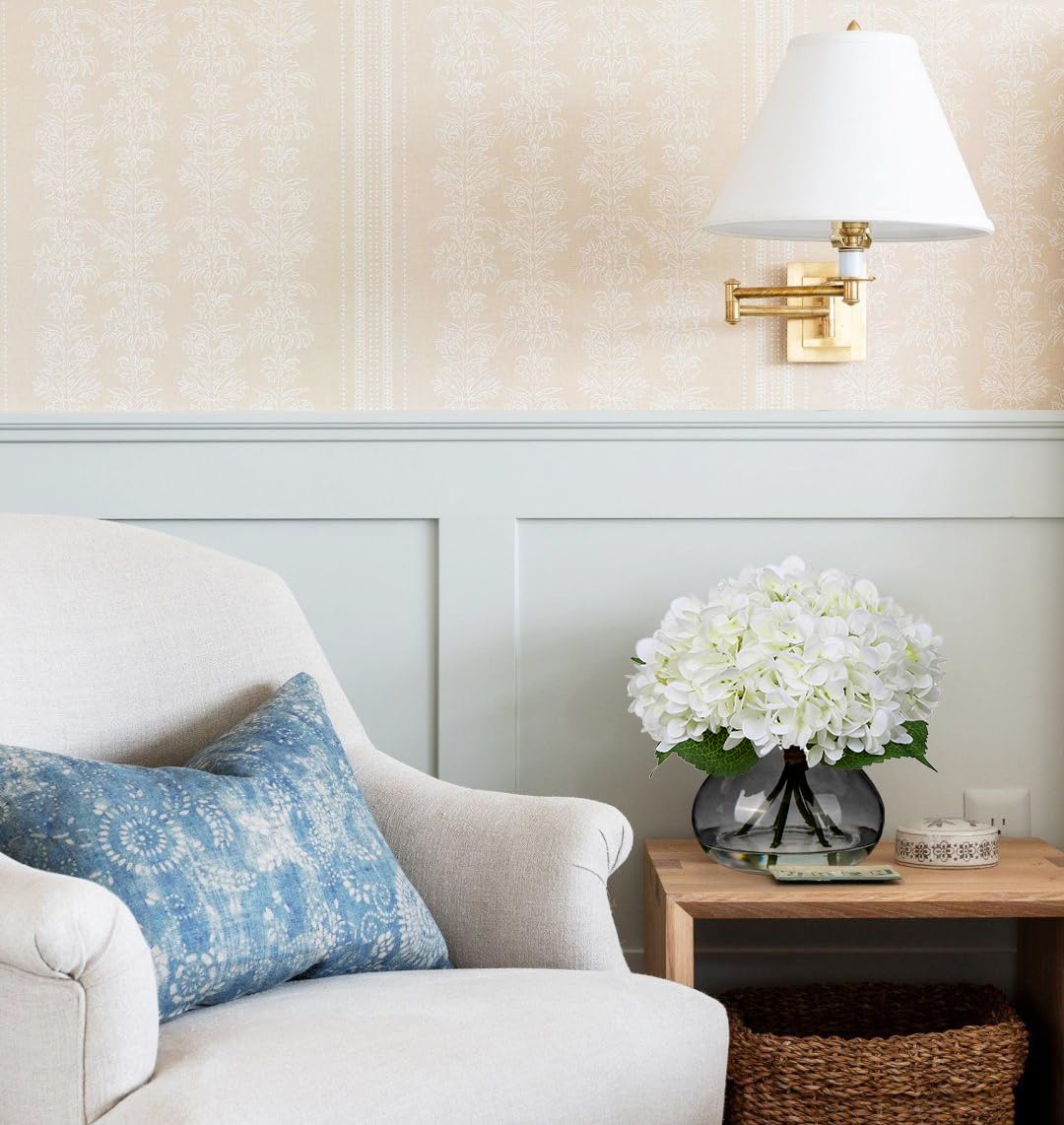 Hollyone Hydrangea Artificial Flowers with Glass Vase White Silk Faux Flowers Arrangements with Faux Water Fake Floral Bulk Bouquet for Home Decor Table Centerpiece Decorations