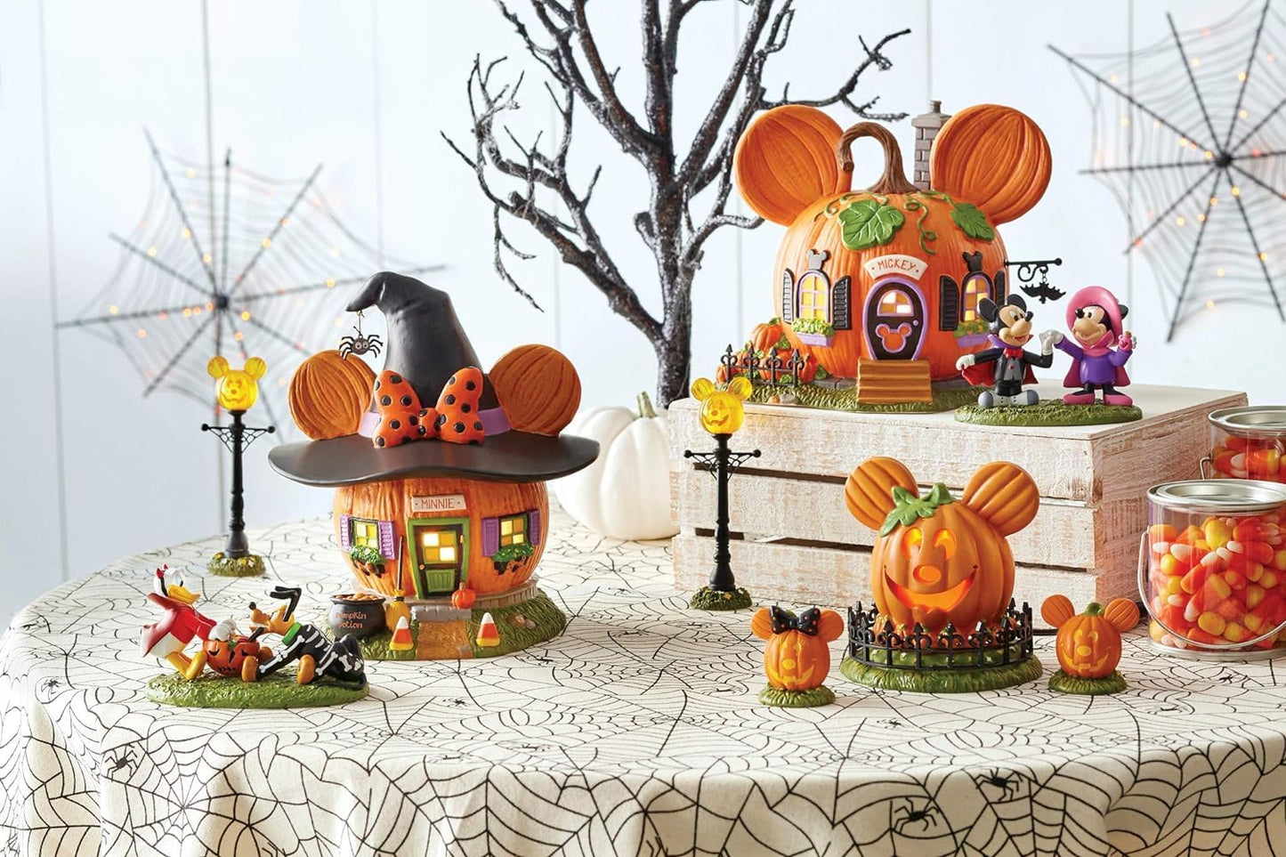 Department 56 Disney Village Halloween Accessories Pumpkintown Mickey Mouse Town Center Lit Figurine, 4 Inch, Multicolor