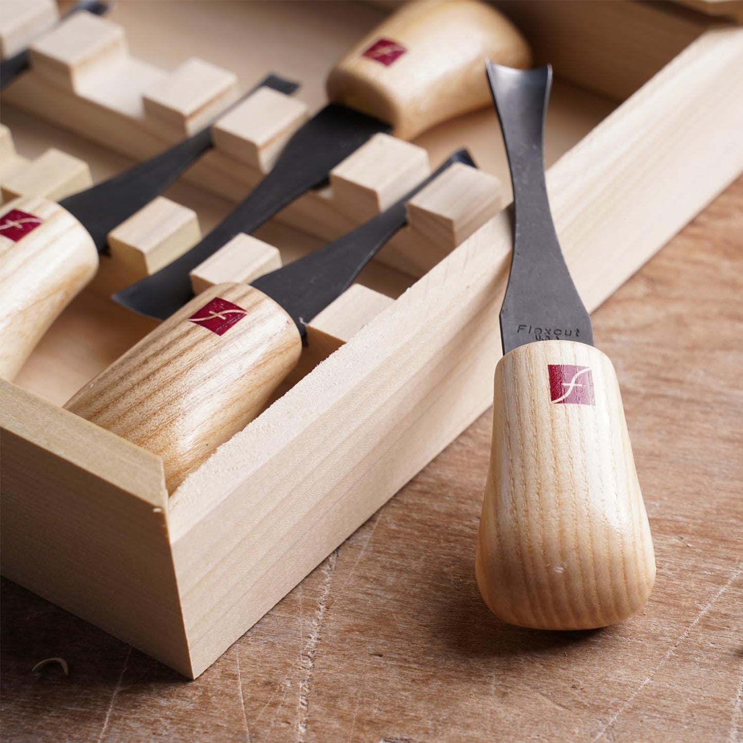 Flexcut Carving Tools Deluxe Palm Gouge Set FR405, Wood Crving Kit, Razor-Sharp 1095 High Carbon Steel Blade, Made in the USA