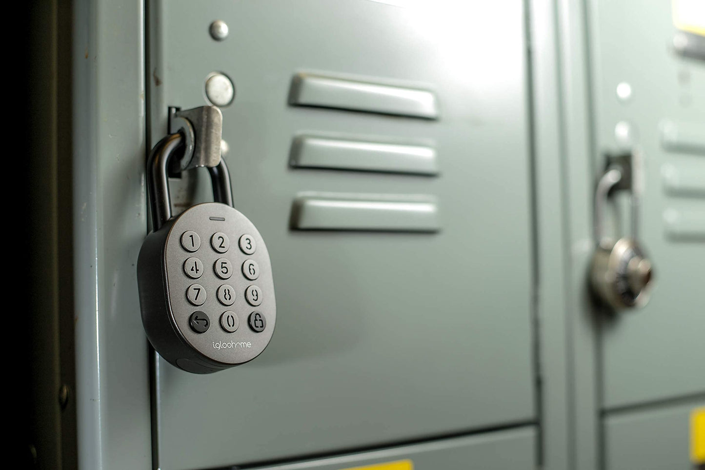 Igloohome Smart Padlock with Silicone Cover Kit (for Indoor Use) – Smart Lock, No WiFi Needed, Grant Remote Access via Bluetooth, Pin Codes & App (Android/iOS) – Lock for Gate, Bike & Locker