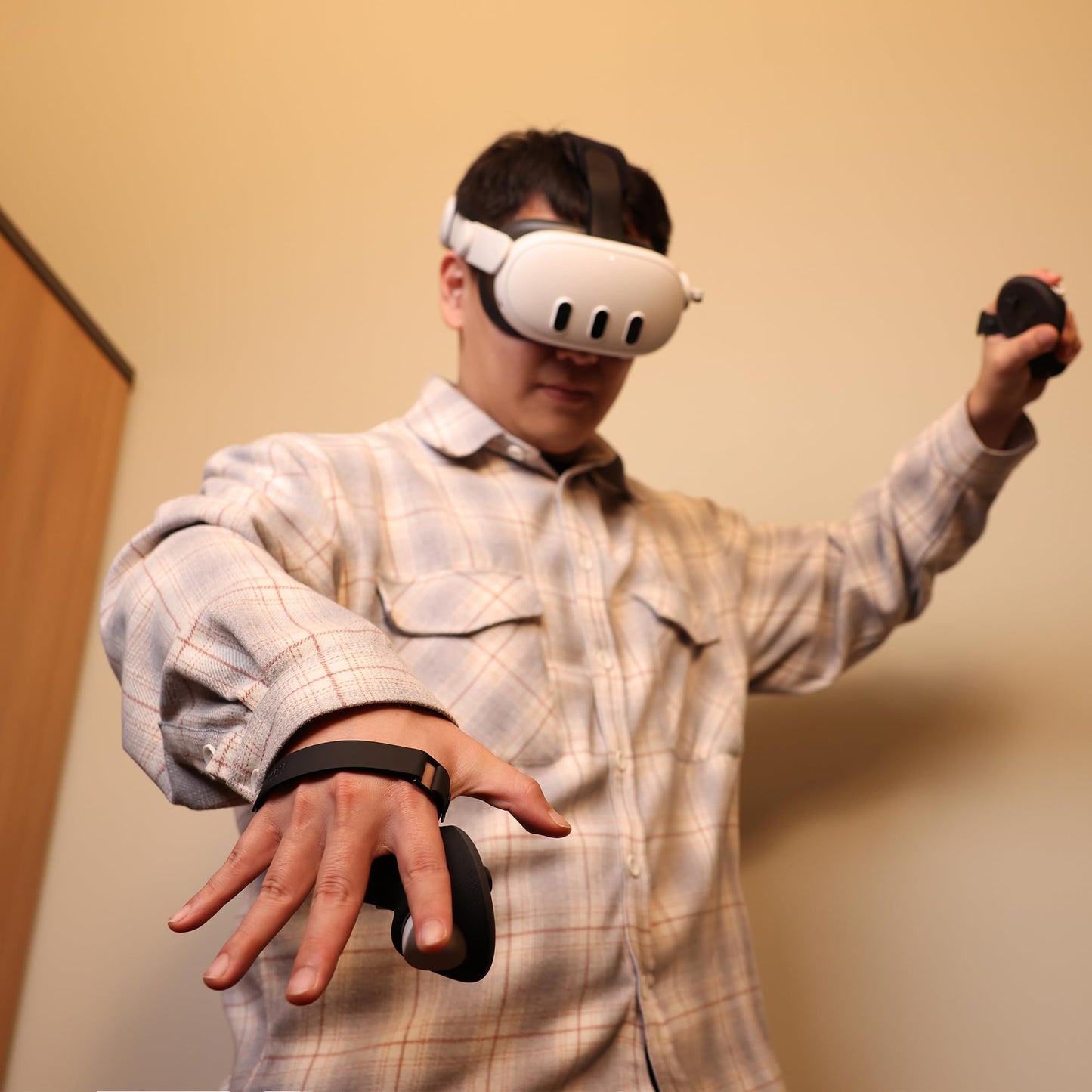 KIWI design Upgraded Comfort Controller Grips Compatible with Oculus/Meta Quest 3/3S Accessories, Hand Straps with Battery Opening