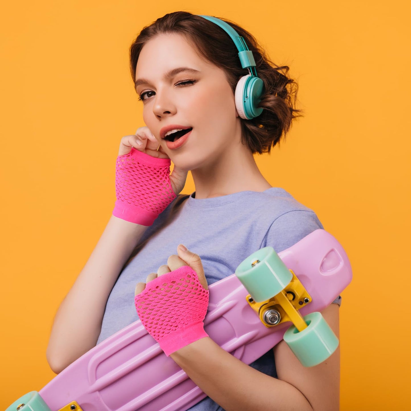 DIVINA VITAE 2 Pairs Pink Fingerless Fishnet Gloves Women 80s Short Stretch Mesh Gloves Retro Nylon Fish Net Fingerless Gloves for 80's Theme Party Halloween Cosplay Women Costume Accessories