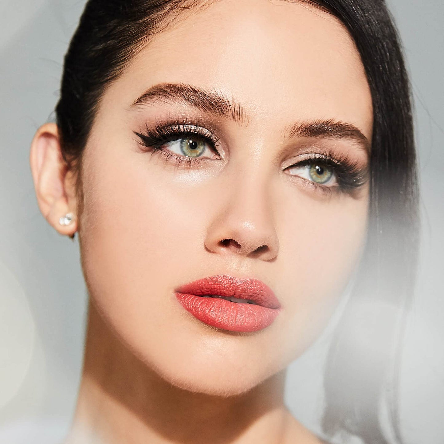 KISS Magnetic Lashes, Crowd Pleaser, 1 Pair of Synthetic False Eyelashes With 5 Double Strength Magnets, Wind Resistant, Dermatologist Tested Fake Lashes Last Up To 16 Hours, Reusable Up To 15 Times