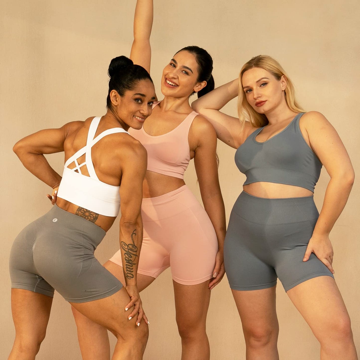 Evercute Sports Bra for Women Padded Medium Support Criss Cross Strappy Bras Seamless High Impact Yoga Exercise Athletic Bras