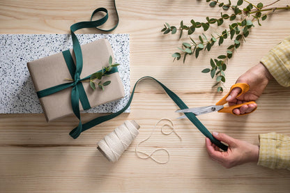 Fiskars Universal Scissors for Handcraft, Sewing and Office Work, Classic, Length: 21 cm, for Right-Handers, Orange, 1005148