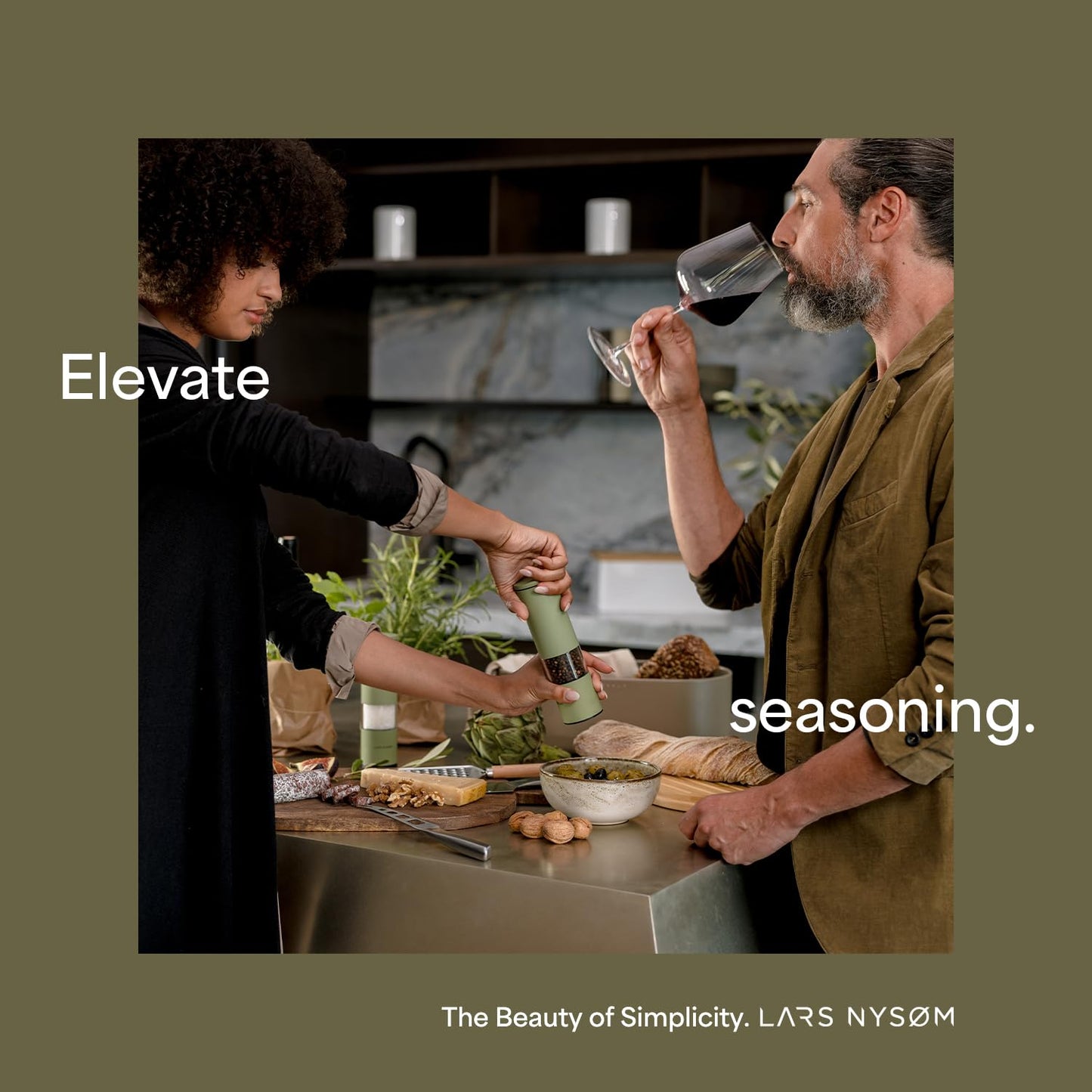 LARS NYSØM Salt and Pepper Grinder Set 2 pieces I Salt Pepper Mill with Adjustable Ceramic Grinder I Design Spice Grinder Set Manual (Sage Green)