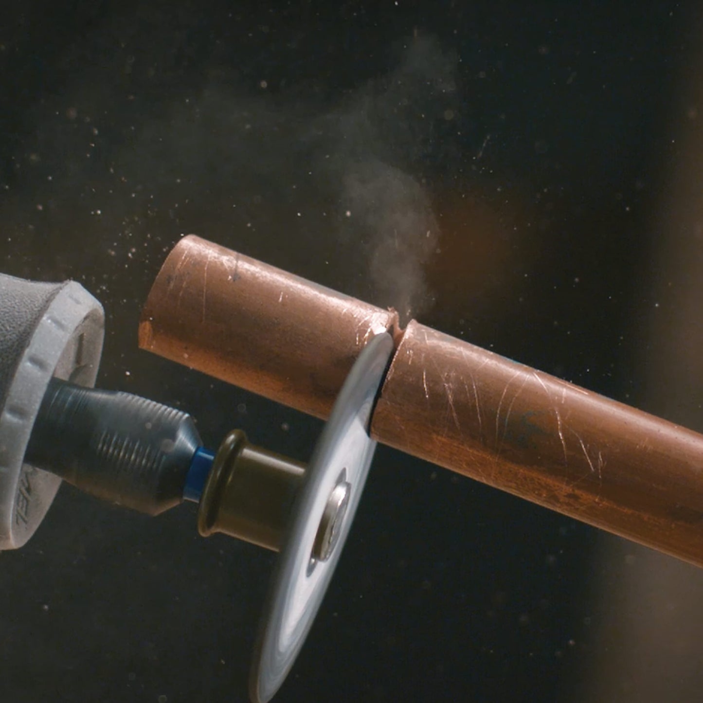 Dremel EZ406-02, EZ - Lock Starter Kit, 1 1/2-Inch (38.1 mm) Wheel Diameter, 5 Piece Fiberglass Reinforced Cut-Off Wheels and EZ402 Mandrel Included, Rotary Tool Cutting Disc Accessories