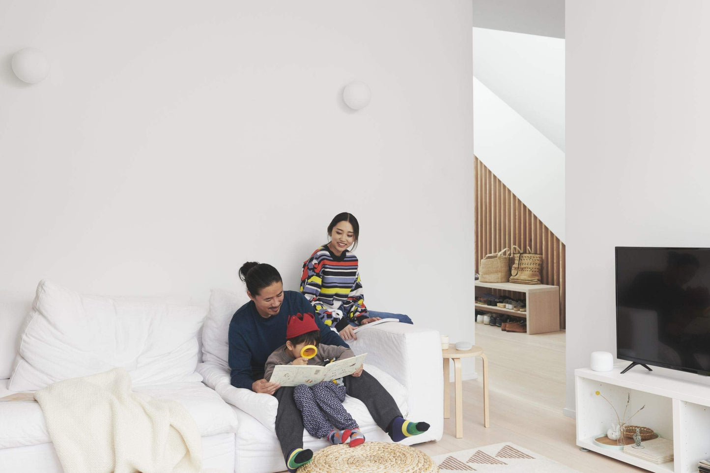 Google Nest WiFi Router 4x4 AC2200 Mesh Wi-Fi Router with 2200 sq ft Coverage (Renewed)