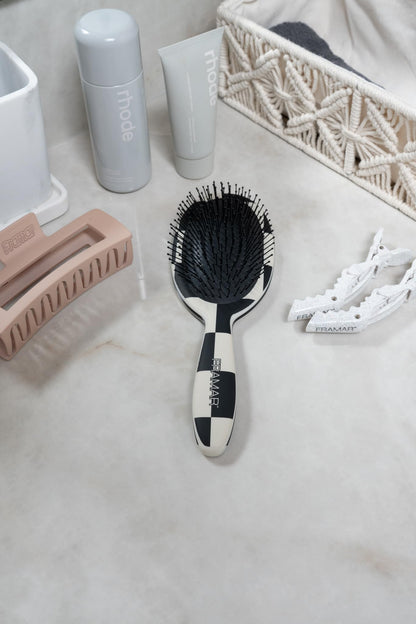 FRAMAR Checkered Print Hair Brush Detangler – Wet Hair Brushes For Women, Womens Hair Brush, Black and White Checkered Hair Accessories, Hairbrush For Women, Cepillos Para Cabello – Detangle Brush