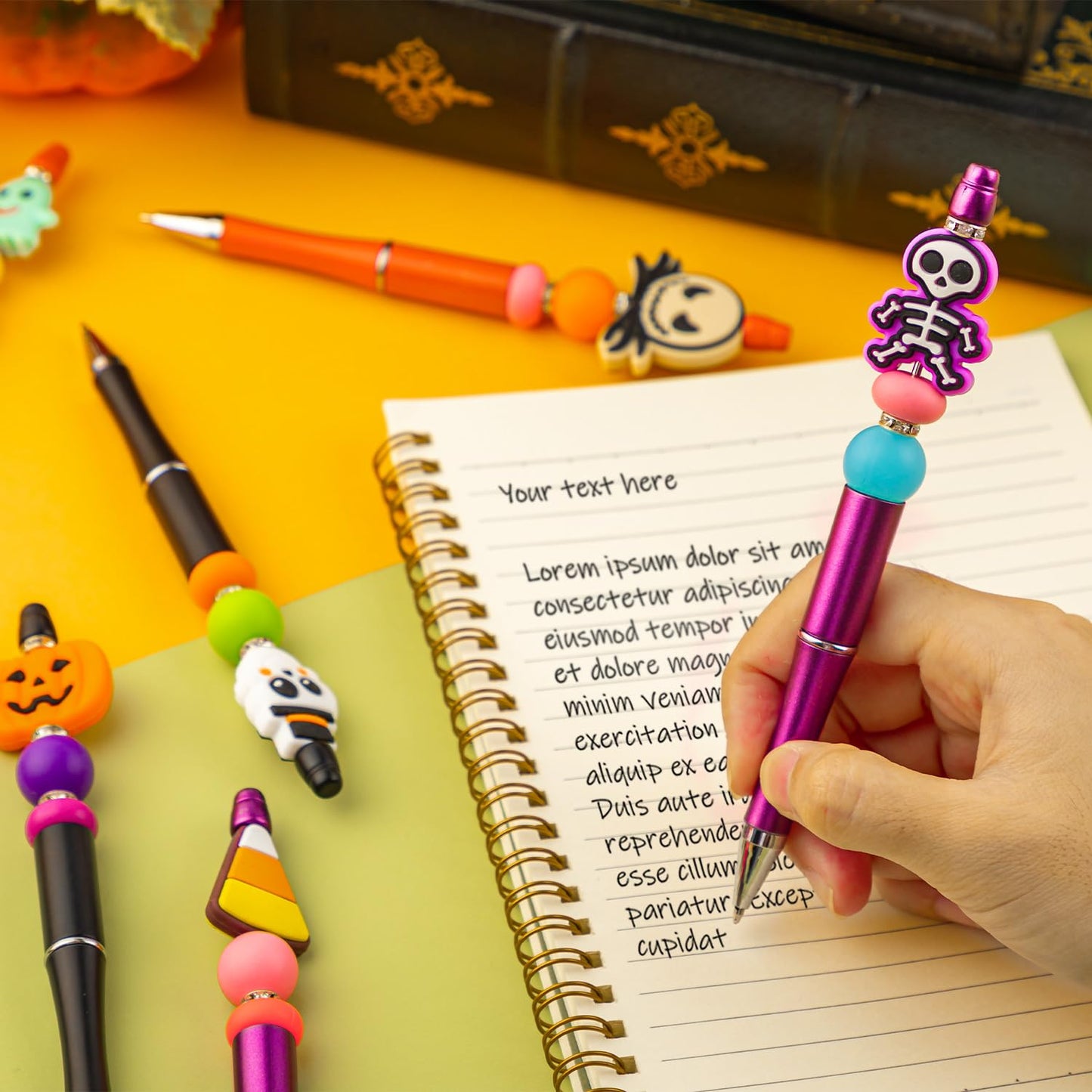 FFNIU Halloween Beadable Pens, Plastic Bead Pens with 12 Pcs Silicone Beads, Pumpkin Bat Skull Pens for Halloween Gifts School Office Supplies
