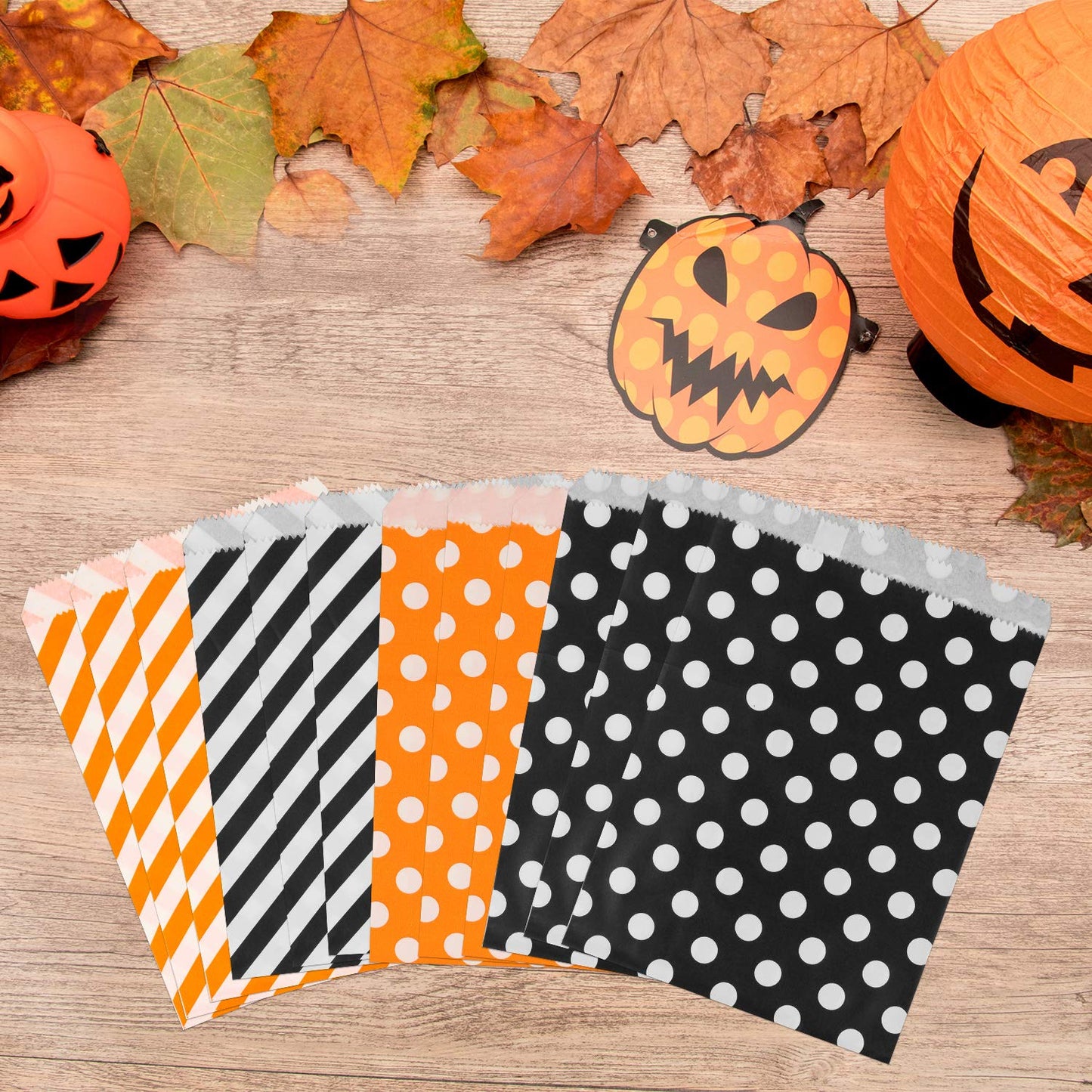 Kolewo4ever 100 pieces Halloween Treat Bags Halloween Party Suppllies Goody Bags Gift Bags Candy Bags