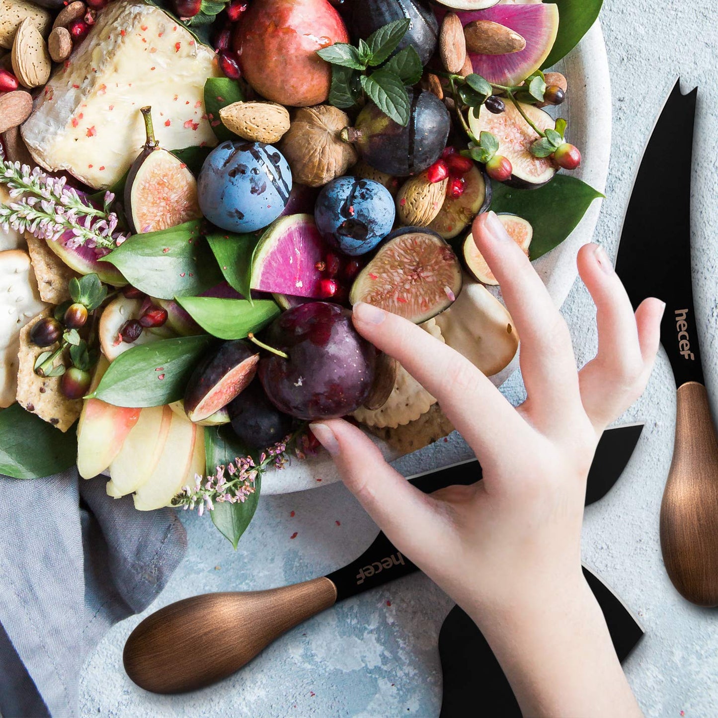 hecef Cheese Knife Set of 3, Bronze Grain Multipurpose Retro Cheese Knives, Set includes Pronged, Hard Cheese & Chisel Knife, Black