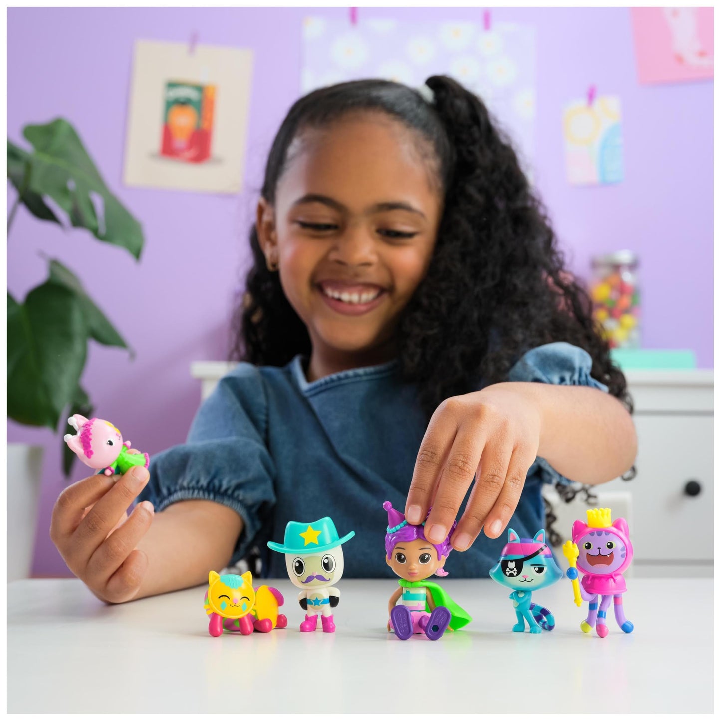 Gabby’s Dollhouse, Celebration Themed Figures with Gabby Girl, 5 Cat Toy Figures, Surprise Toys & Dollhouse Accessories, Kids Toys for Girls & Boys 3+