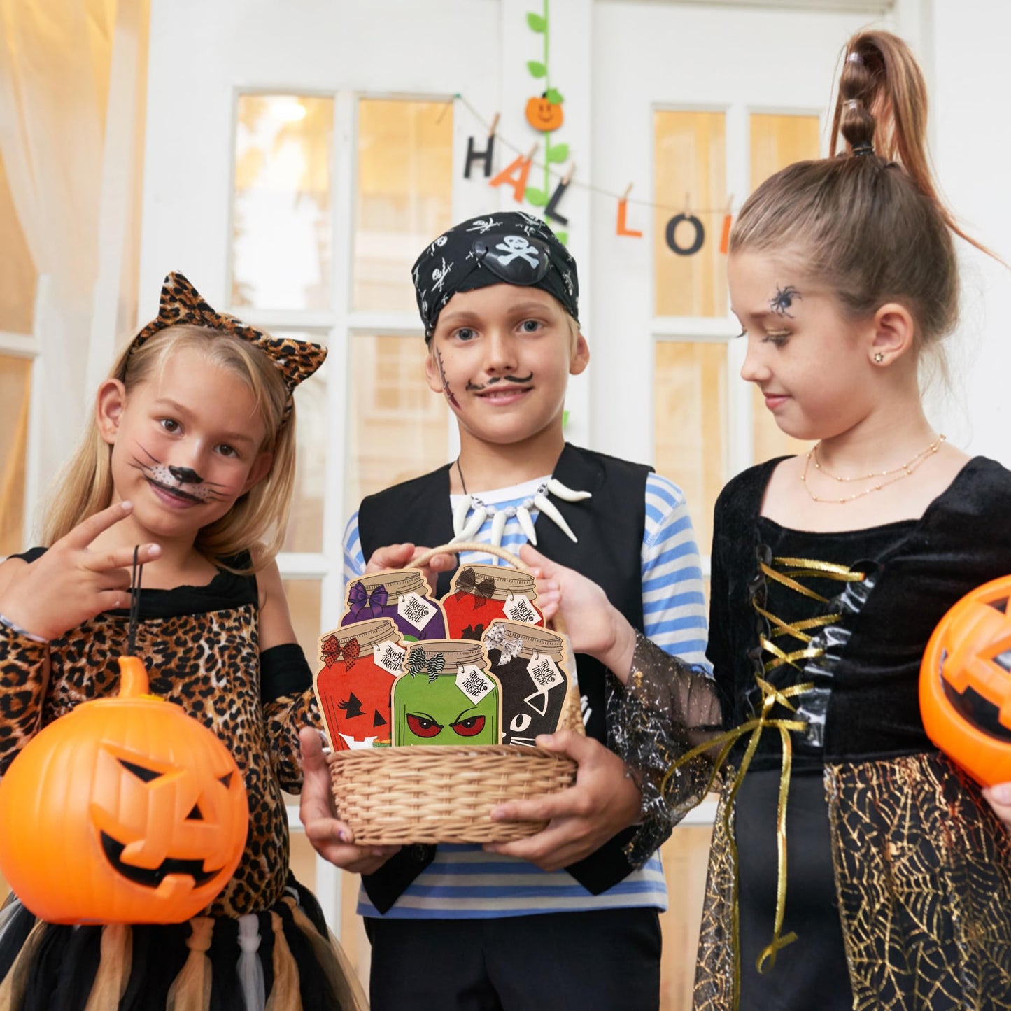 Giiffu 50-Pack Halloween Mason Jar Cards with 50 Clear Treat Bags – DIY Trick-or-Treat Goodie Bags for Kids, Classroom Halloween Party Favors & Gift Exchange