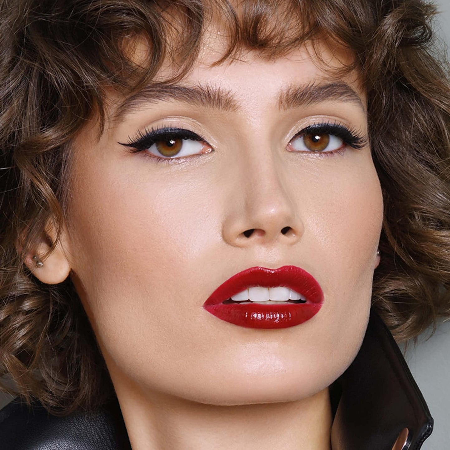 KISS Magnetic Lashes, Charm, 1 Pair of Synthetic False Eyelashes With 5 Double Strength Magnets, Wind Resistant, Dermatologist Tested Fake Lashes Last Up To 16 Hours, Reusable Up To 15 Times, Black