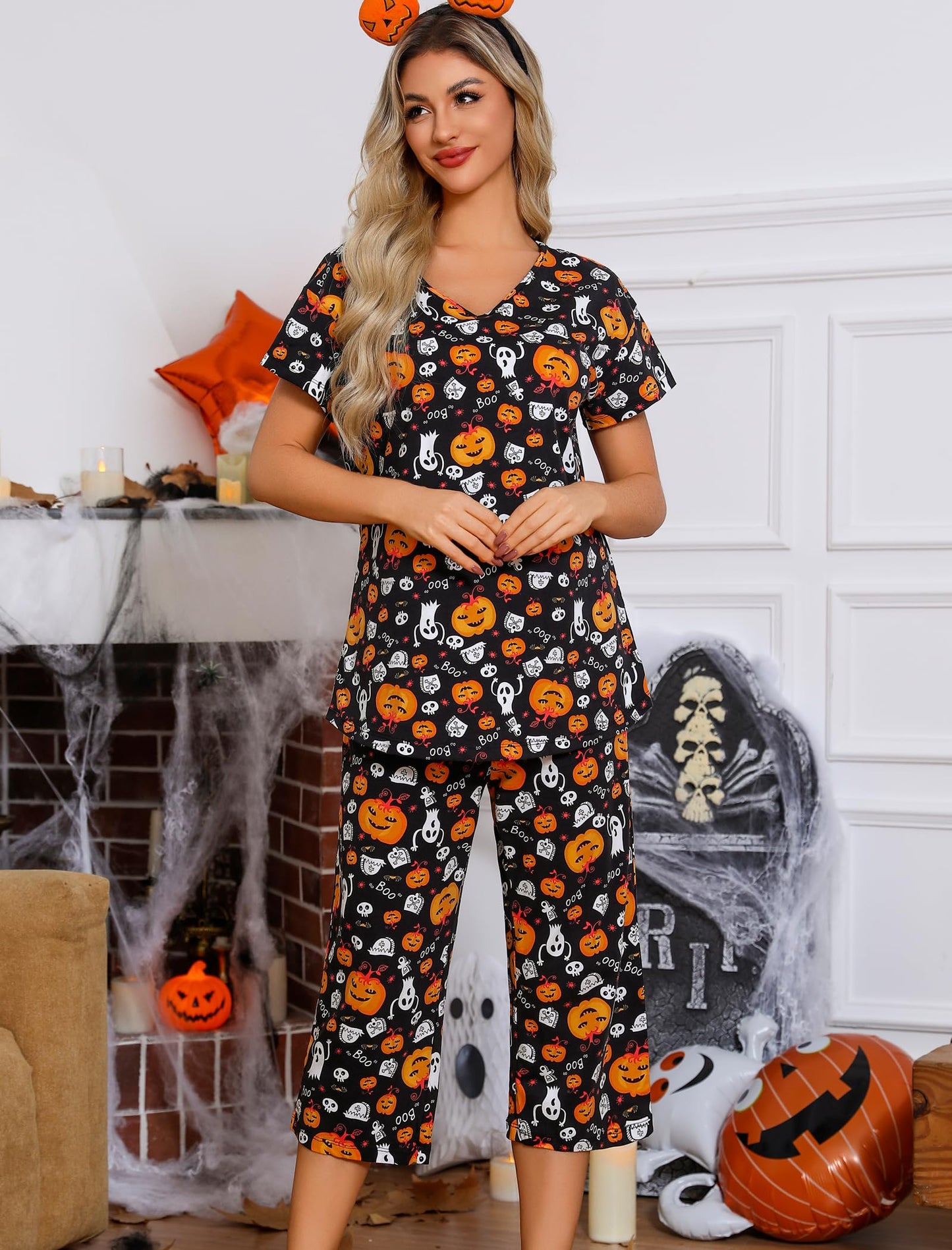 ENJOYNIGHT Womens Pajama Sets Cotton Pj Set Short Sleeve Top With Capri Pants Sleepwear 2 Piece Lounge Set (Small,Black Pumpkin)