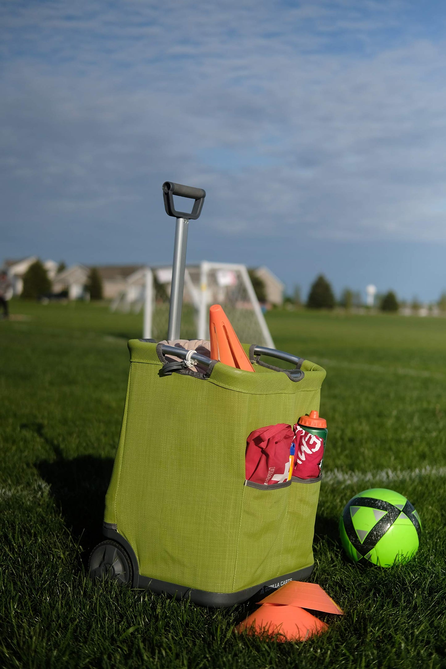 Gorilla Carts GCSS-11G-COM Collapsible Soft-Sided Folding Garden Cart, 150-Pound Capacity, Green