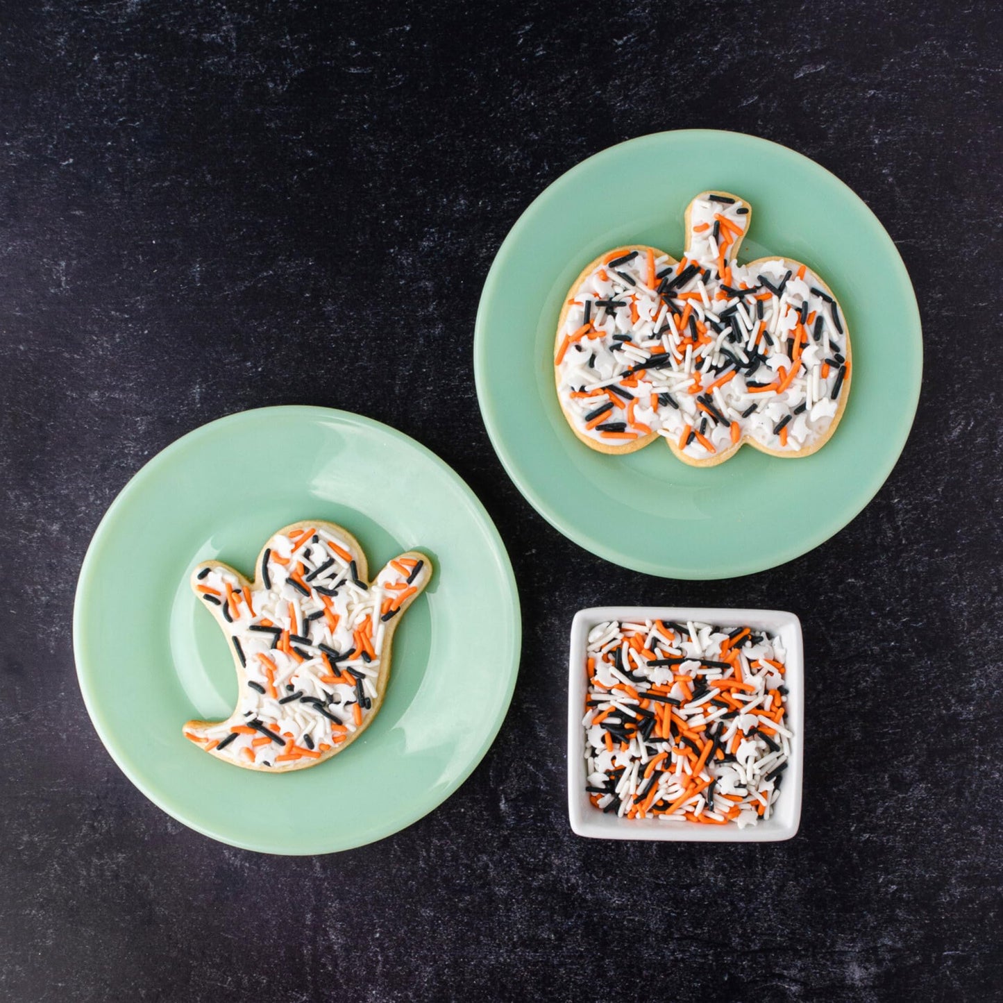 Halloween Frosting Kit with Sprinkles & Eyeballs – 11.31 oz Decorating Set with 3 Frosting Tubes (Orange, Black, White), 4 Nozzles & 2 oz Sprinkle Mix – Cookie & Cupcake Kit for Kids & Families