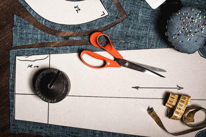 Fiskars Universal Scissors for Handcraft, Sewing and Office Work, Classic, Length: 21 cm, for Right-Handers, Orange, 1005148