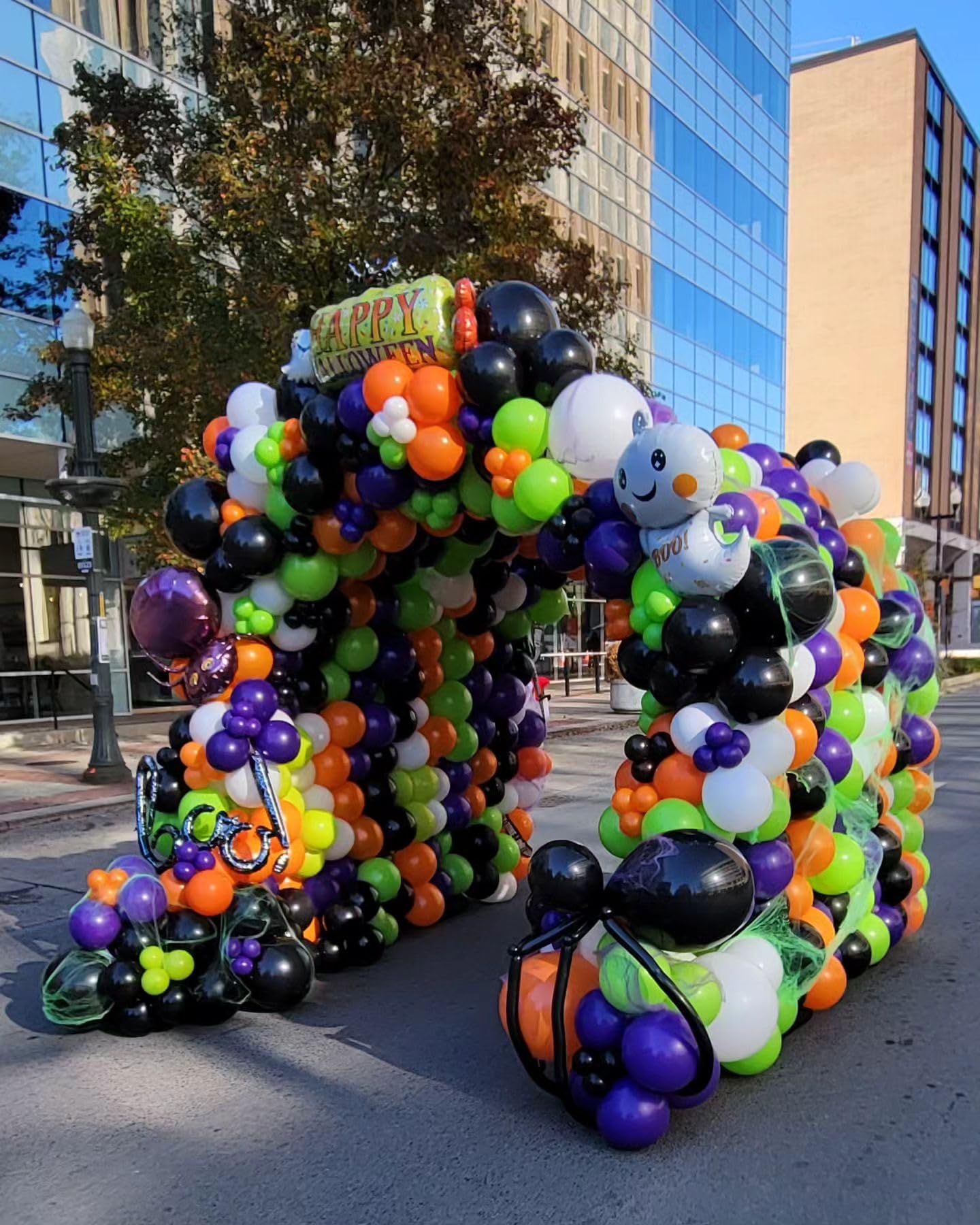 Halloween Balloon Arch Garland Kit, 124pcs Black Purple Orange Green Latex Balloons Arch for Birthday, Halloween Decorations