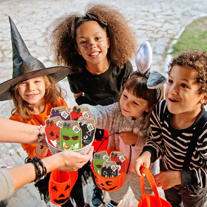 Giiffu 50-Pack Halloween Mason Jar Cards with 50 Clear Treat Bags – DIY Trick-or-Treat Goodie Bags for Kids, Classroom Halloween Party Favors & Gift Exchange