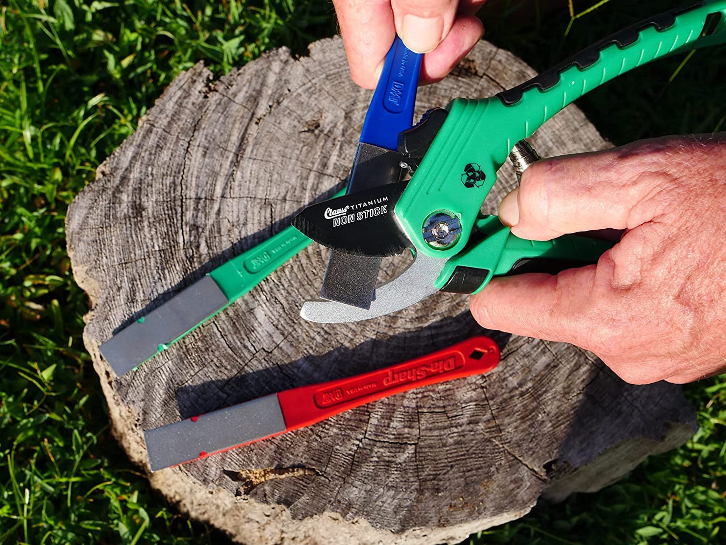 DMT (Diamond Machining Technology) 2.5-in. DiaSharp Diamond Mini-Hone Sharpening Kit of Coarse, Fine, and Extra Fine Grit Sharpeners (D2K)