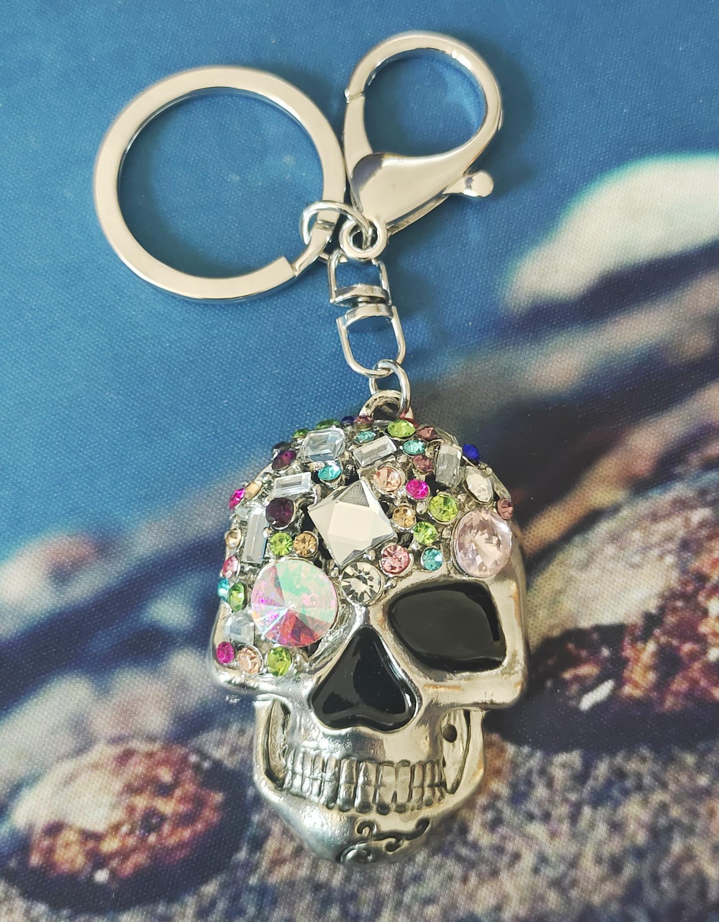 JIAHATE Skull Keychains for Women,Inlaid Multicolor Rhinestone Skull Key CharmTrendy and Punk Style Skeleton Head Key Chain Unisex Gift