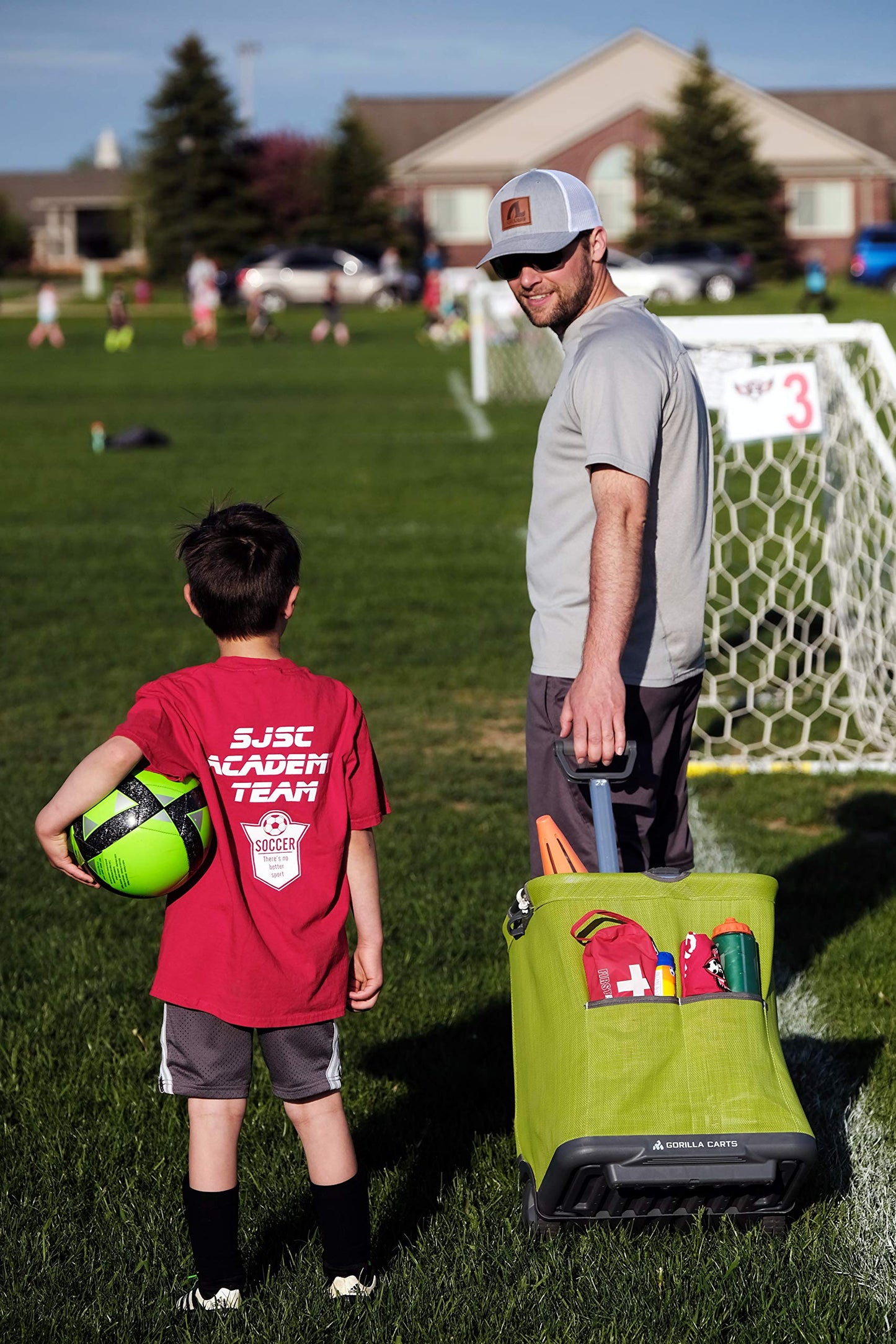 Gorilla Carts GCSS-11G-COM Collapsible Soft-Sided Folding Garden Cart, 150-Pound Capacity, Green
