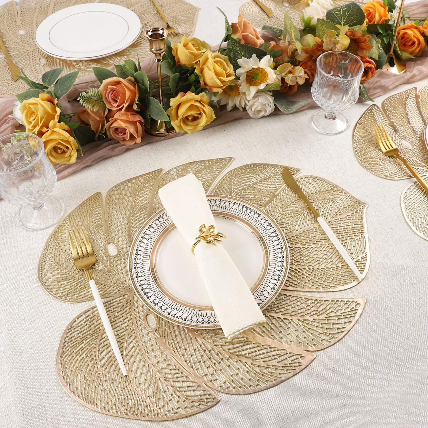 Evevda Gold Leaf Shaped Vinyl Placemats for Dinner Table Set of 4 Metallic Plastic Gold Place Mats Wipeable 6Pcs Table Mats for Wedding Annersary Dinner Table Decoration Mats